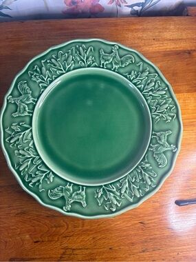 Vintage Green Rooster Embossed Dinner Plate - Classic Farmhouse Style